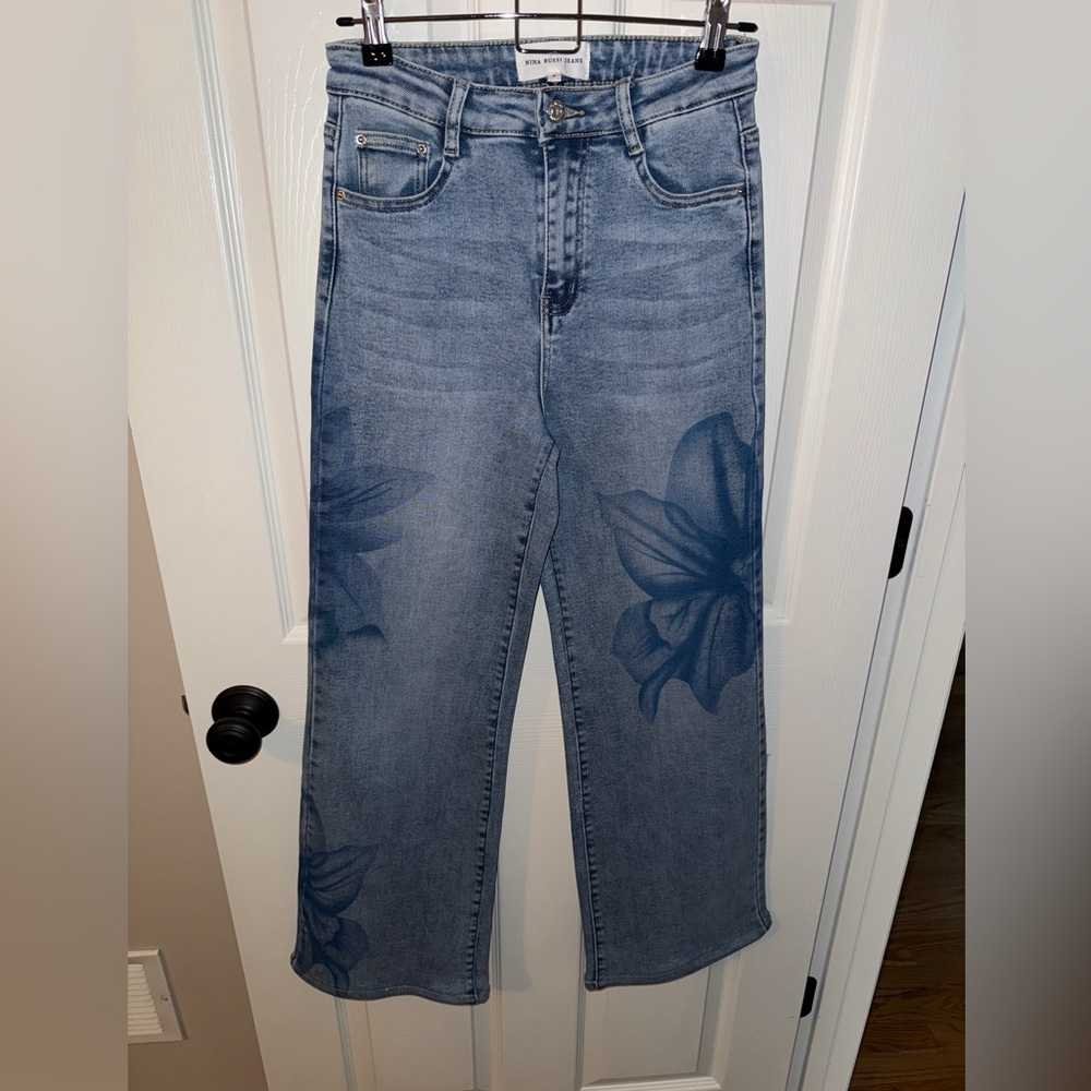 Nina Rossi Women’s Medium Wash Jeans With Floral Design